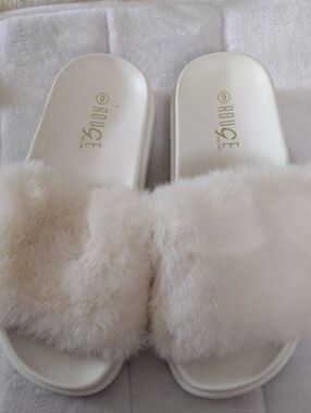 Rouge Helium White Faux-Fur Slide Sandals - Women's